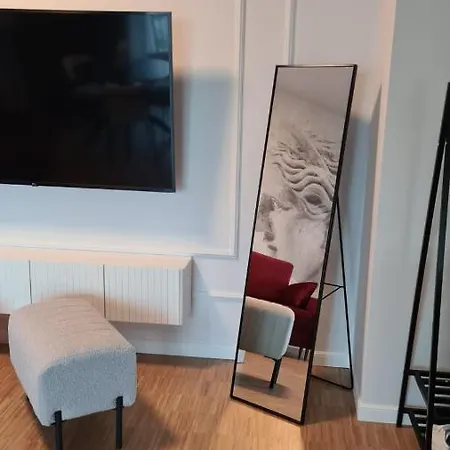 Hotel Very Berry - Dabrowskiego 89 - Jezyce, Self Check In 24h, Parking, Lift Poznań