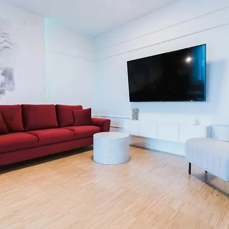 Hotel Very Berry - Dabrowskiego 89 - Jezyce, Self Check In 24h, Parking, Lift *