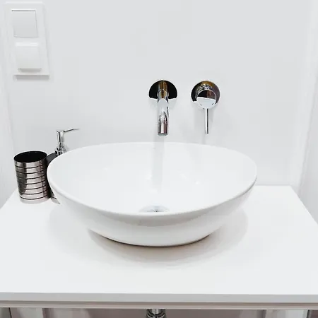 Hotel Very Berry - Dabrowskiego 89 - Jezyce, Self Check In 24h, Parking, Lift