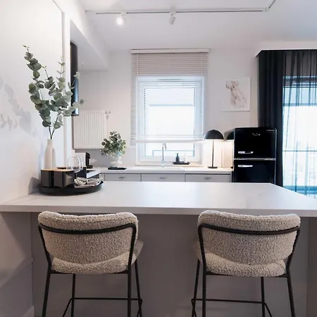 Hotel Very Berry - Dabrowskiego 89 - Jezyce, Self Check In 24h, Parking, Lift