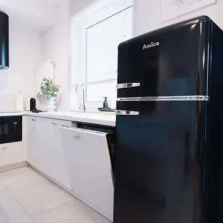 Apartment Very Berry - Dabrowskiego 89 - Jezyce, Self Check In 24h, Parking, Lift *