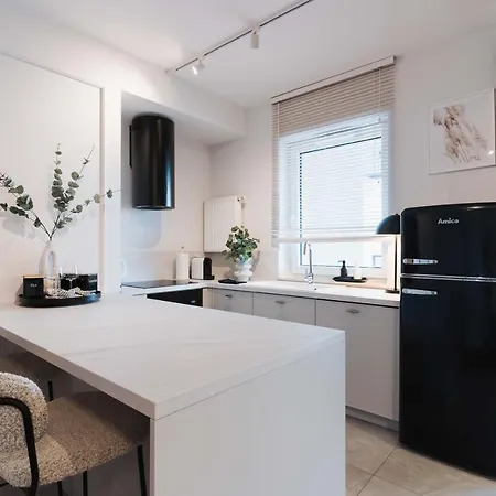 Apartment Very Berry - Dabrowskiego 89 - Jezyce, Self Check In 24h, Parking, Lift Posen