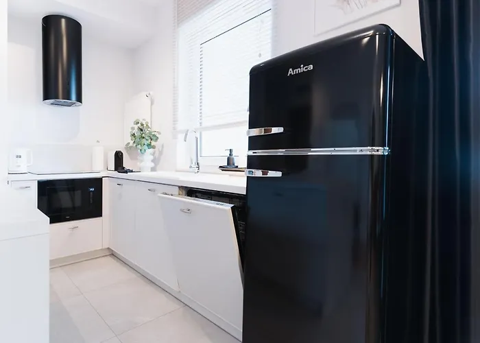 Hotel Very Berry - Dabrowskiego 89 - Jezyce, Self Check In 24h, Parking, Lift *