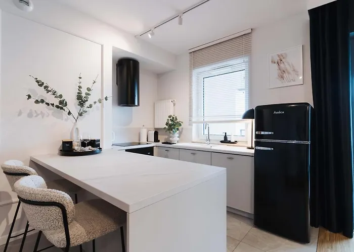 Hotel Very Berry - Dabrowskiego 89 - Jezyce, Self Check In 24h, Parking, Lift Poznan