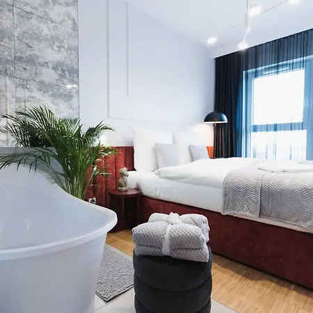 Hotel Very Berry - Dąbrowskiego 89 - Jeżyce, Self Check In 24h, Parking, Lift Poznań