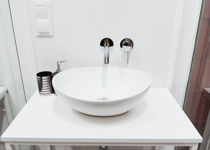 Hotel Very Berry - Dąbrowskiego 89 - Jeżyce, Self Check In 24h, Parking, Lift